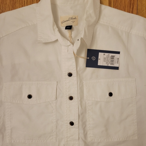 🟣 NWT White button up tshirt - Picture 2 of 4